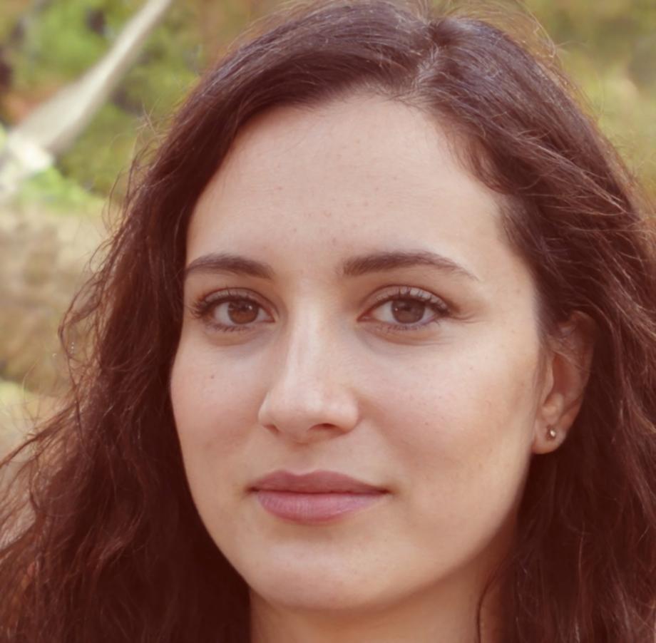 Retrato de Neus Almendros, analista de riesgo de crédito